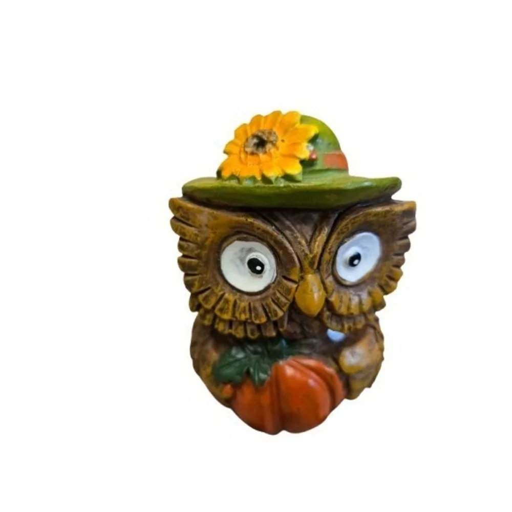 Vintage‎ Owl Holding A Pumpkin Shelf Sitter Resin
